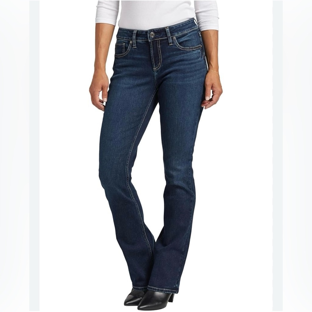 Bandolind women’s size 6 boot cut jeans with embroidery and stud on back pockets
